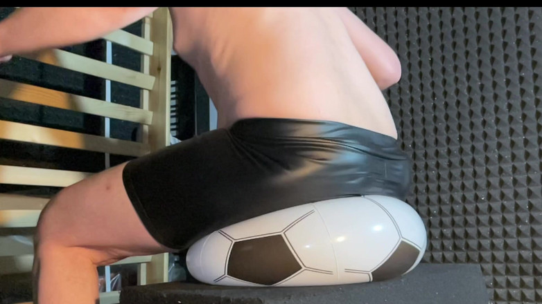 BeachBallsDuo: Bigbootylucy und Dragon Agressively Butt crushed noch 6 Strandbälle + 2 Reiten nach...