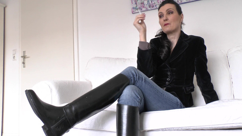 Lady Victoria Valente: 내 재떨이와 스피툰, 고무 라이딩 부츠를 신은 여주인, 레이디 빅토리아 발렌테