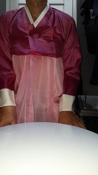 Travestit ejaculează purtând Rochie tradițională coreeană Hanbok