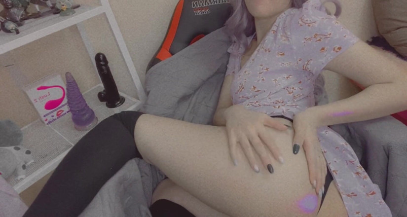 Bambietta Valentain: Ateşli anime kız içinde vibratörle mastürbasyon yapıyor