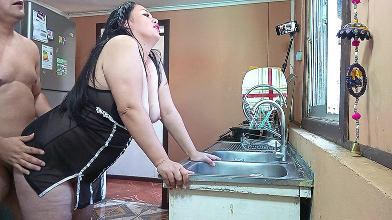 BBW Kelly Mom: Моя мачуха з великою дупою не втрималася на кухні - справжній аматорський секс.