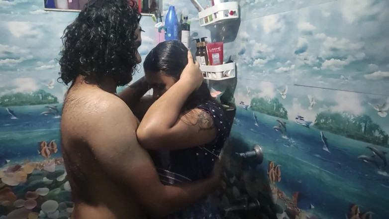 Vaishnavysharunraj: Cuplu malayali fierbinte baie romantism cu sex în baie, cuplu Mallu...