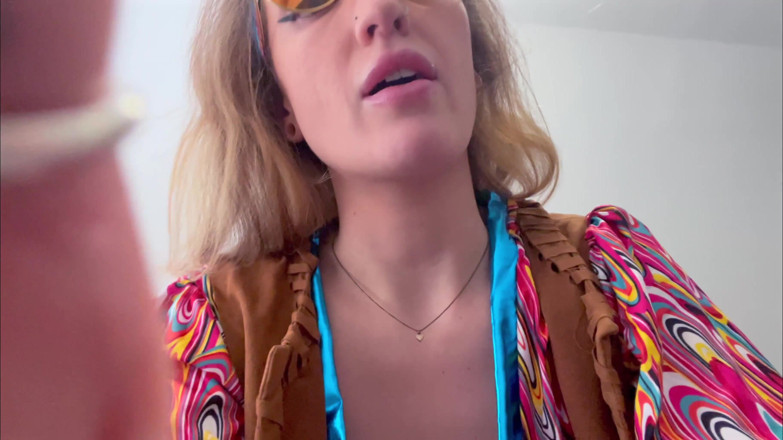 Kink in Time: Sutton's Groovy những năm 60 Giantess Fantasy 4K POV những hồi hộp...