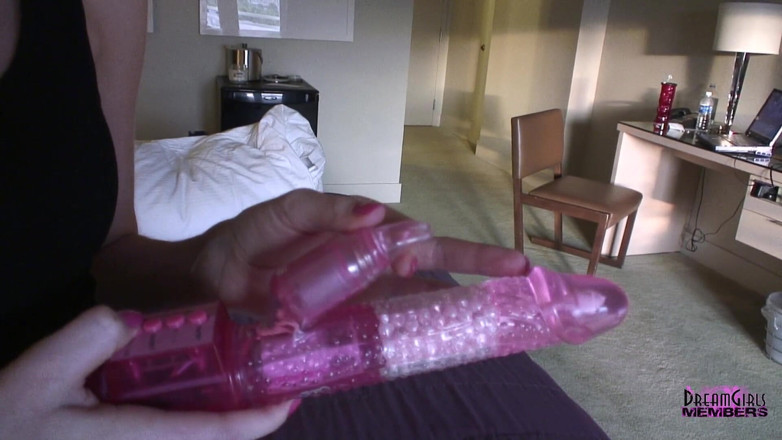 Dream Girls: Risky flashing with Ashley in Las Vegas