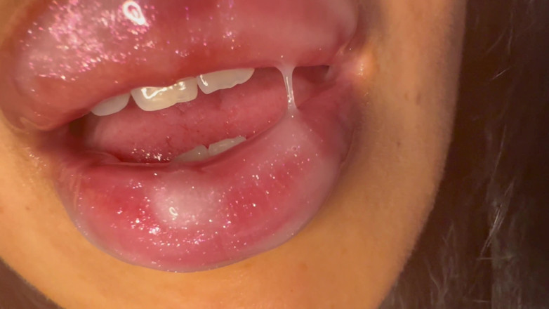 Asmr_mouth: Loooot lipgloss, když se líbám