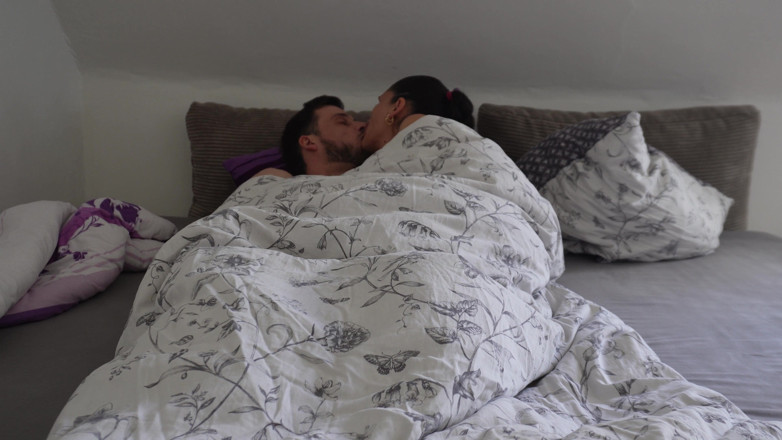 W33D PORN: Pakistani-german Gets Hot Afternoon Quicky with Cumshot!