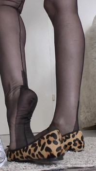 Black-seamed Stoking Nilon dan Rata Ballet, Tapak Nilon, Lady Victoria Valente