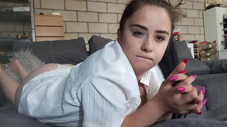 fartingclub01: 팬티와 셔츠를 입은 섹시한 PAWG 원거리