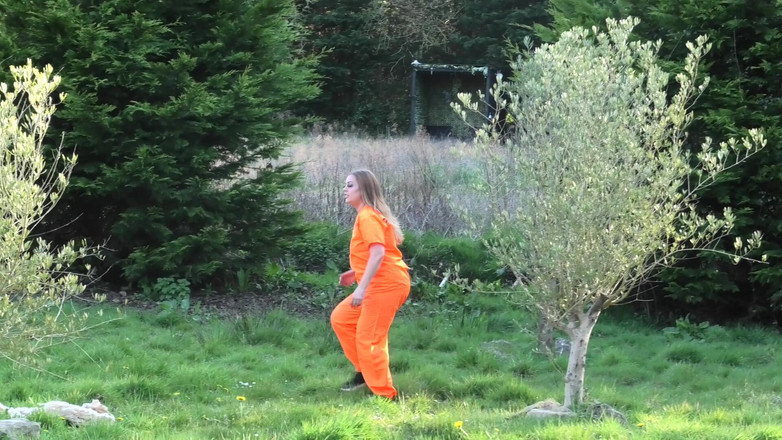 Catalia's lesbian filth: Escapee recaptured av massage polis