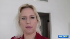 Eva Engel: Recepcionista do hotel exige foda em pêlo