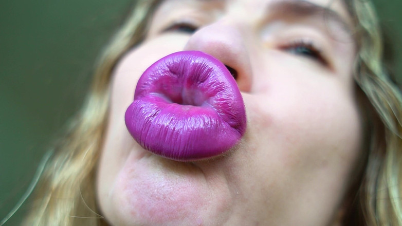 Rarible Diamond: Pucker Lips Custom