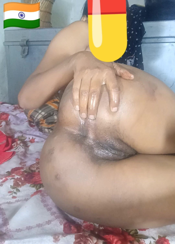 Mrandmrsvema22: 후장과 보지 클로즈업 힌디어로 핑거링하는 인도 소녀 솔로 자위