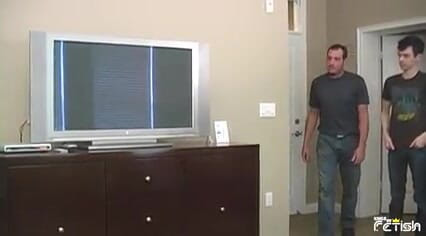 Gay Diaries: Magro cara chama o cara do serviço de quarto para...