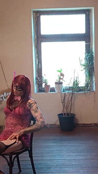 Curvă fumătoare Jissi îmi fute cățelușii