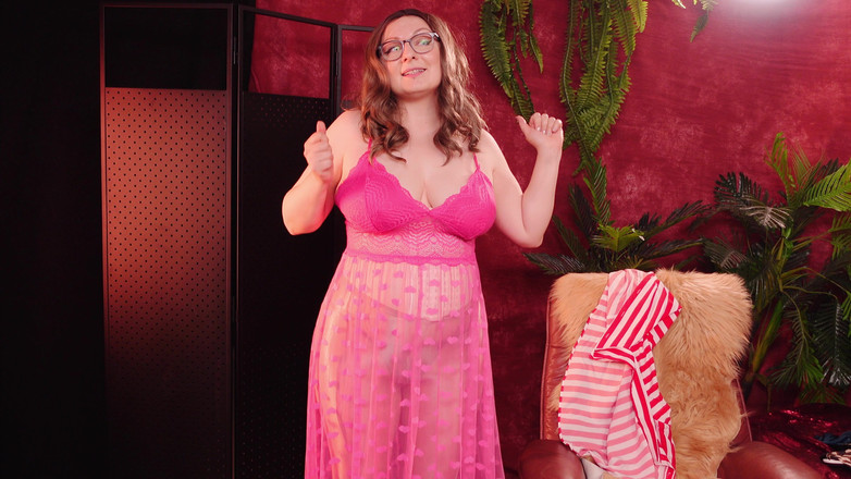 Arya Grander: Încearcă haul pentru matură sexy dolofană: rochie transparentă cu lenjerie...