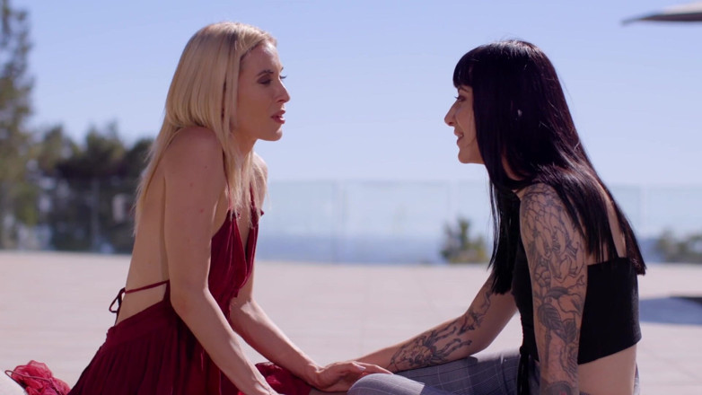 SweetheartVideo: Strap It on