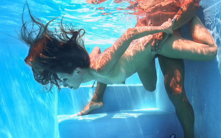 AproductionA: Talia mint impara a respirare succhiare e scopare sott'acqua