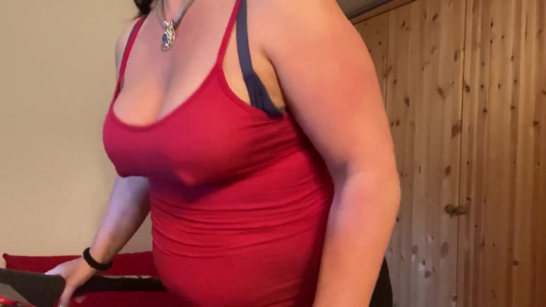 Tanja Tachee: On the treadmill - Workout with the fat nipples