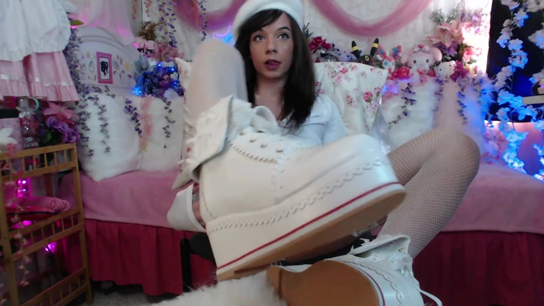 XxHayleeMariexx: Sissy gra w butach platformowych i koronce i dostaje goony!...