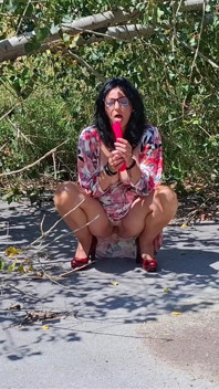 Puta MILF Fue Atrapada Orgasmo En El Bosque