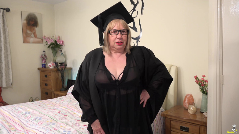 Dirty Doctors Clips - Solo Mature Playtime: Trisha la directrice taquine son élève
