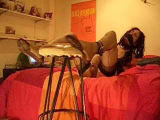 TVI Studios Val Parker: Crossdresser tě prosí, aby jí nepolechtala chodidla