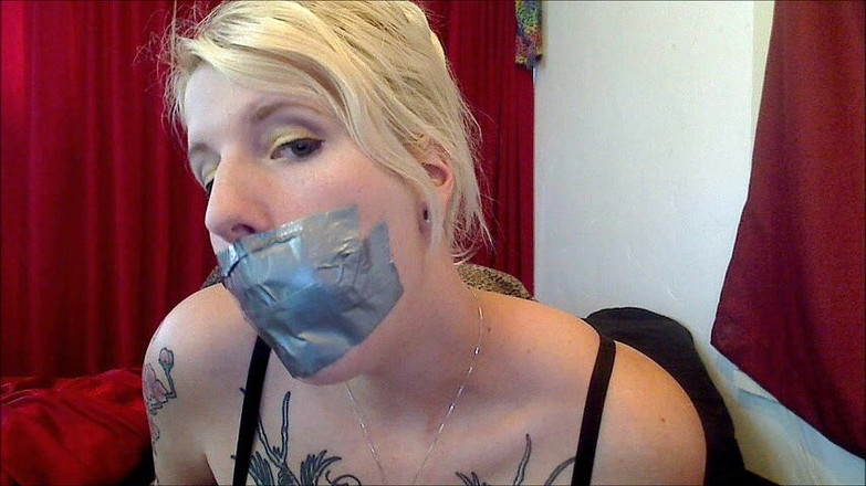 Selfgags classic: Se îneacă mai bine decât actrița de la Hollywood cu căluș...