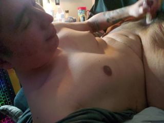Lymph Guy: 残疾拉丁男孩在他的嘴里射精