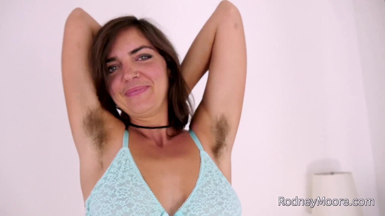 Horny Hairy Girls: Awek berbulu tambahan Katie Zucchini