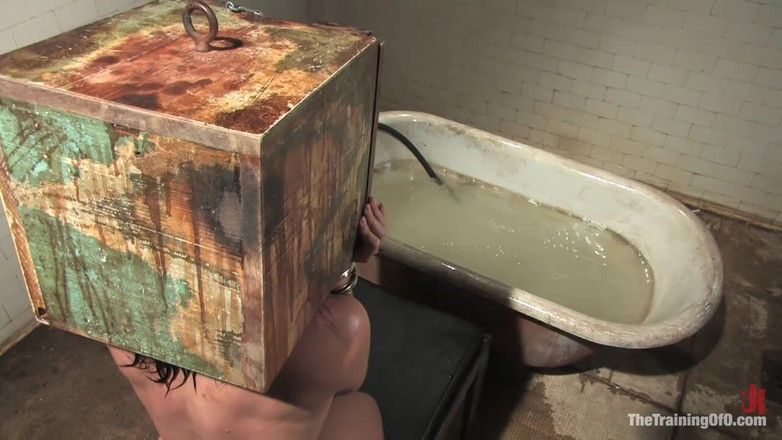 The Training of O by Kink: 朱莉之夜的训练，第一天