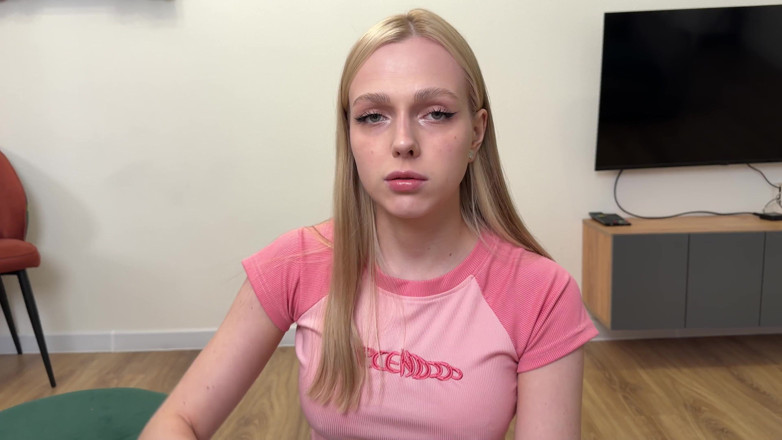 Arisha Mills: Blondynka o dużym biuście przyszła do salonu masażu i dostała...