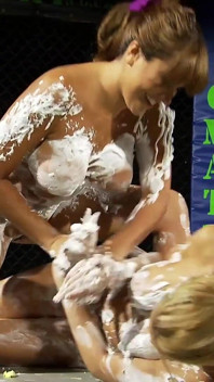 Chloe Conrad E Vallery Summer Se Enlouquecem No Ringue E Uma Com a Outra