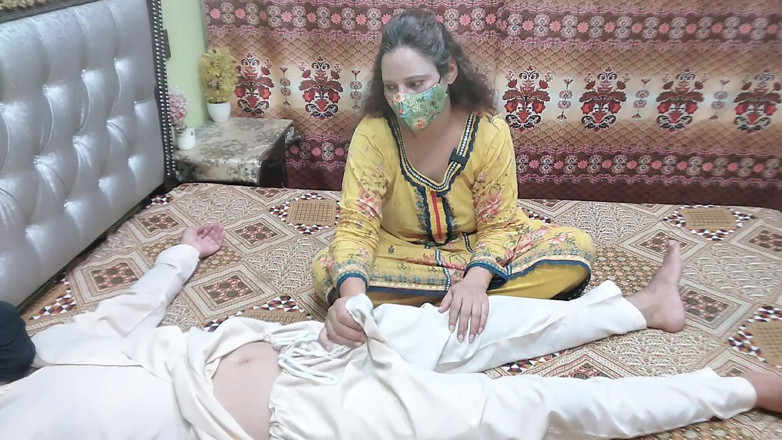Pakistani CoupleX: Teman wanita desi India yang cantik berair amatur blowjob desi