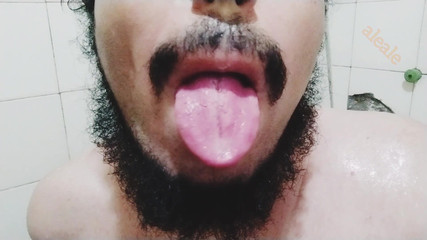 Ale Ale: Adakah anda mahu menghisap lidah?