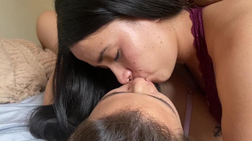 I Suck a Lesbian’s Huge Tongue, She Fucks Me Deep in the Throat (Zoe & Melissa) I Suck a Lesbian’s Huge Tongue, She Fucks Me Deep in the Throat (Zoe & Melissa)