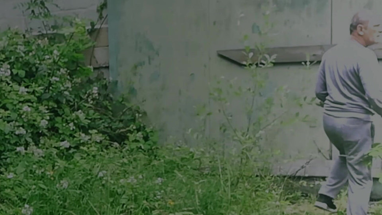 The adventures of Kylie Britain: Důstojník