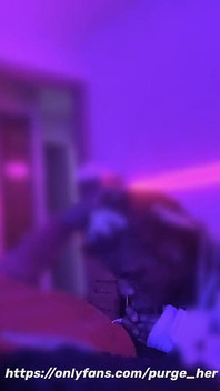 Junge b* tch lutsch mich trocken, nachdem ich sie in der mall getroffen habe