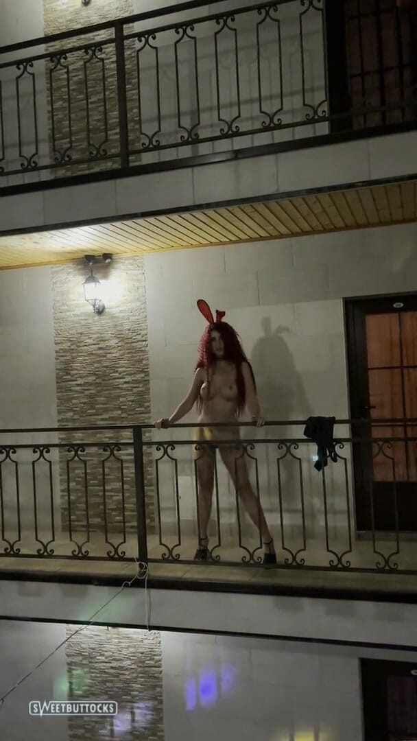 SweetButtocks: Menari berbogel di hotel