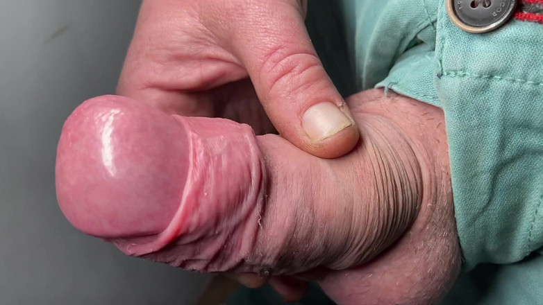 Foreskinguy: Un prépuce finit en éjaculation en gros plan