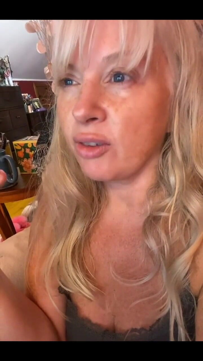 PaintedRose: Muito bom em esconder coisas.