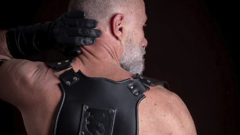 MusclesCigarsFFPig: Fetiș cu tatăl vitreg care se experimentează cu guler