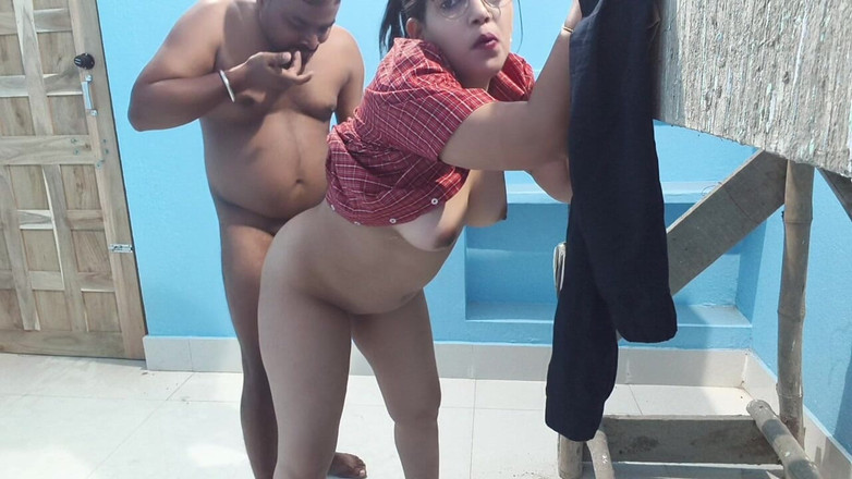 Sona bhabhi: 집에서 혼자 있을 때 내 베프가 나를 존나게 따먹어