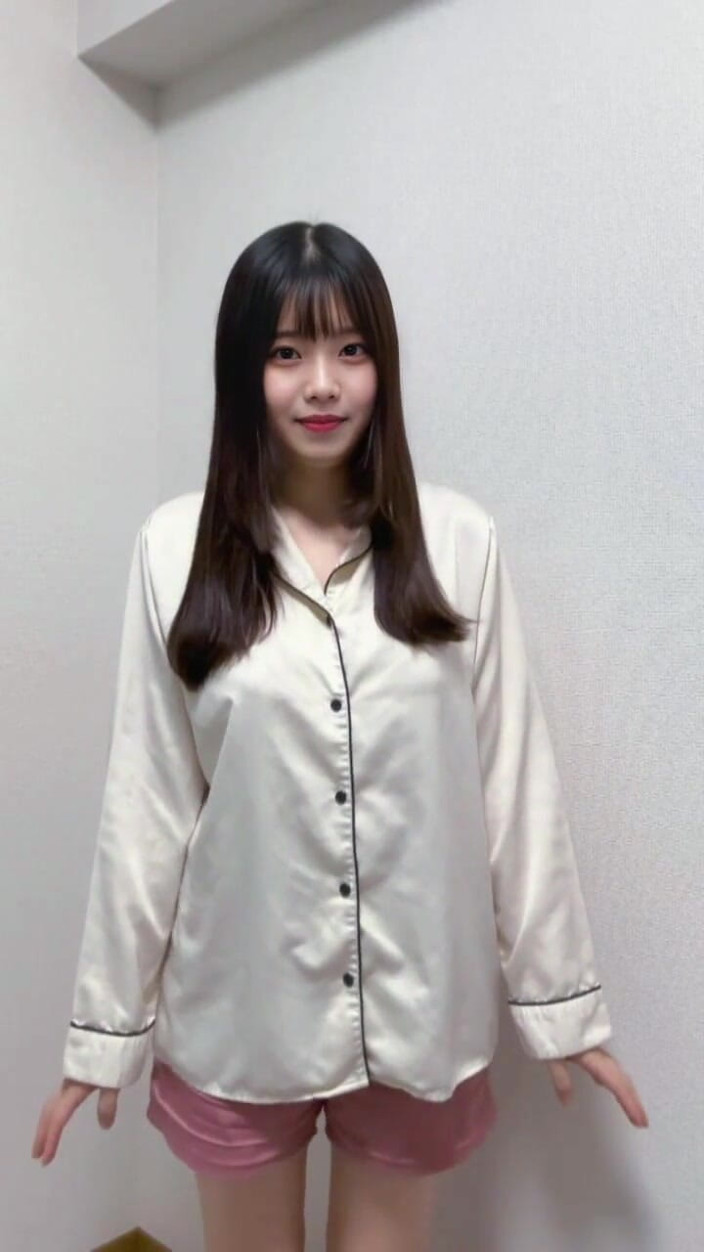 honokasu: 有点害羞，但...这是我脱衣服。