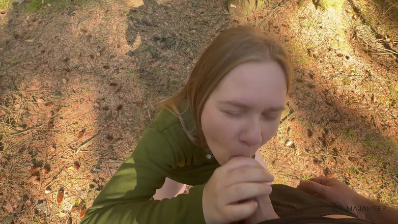 Maja Meer: Vlhký rychlovkový sex v lese s žhavými detailními záběry