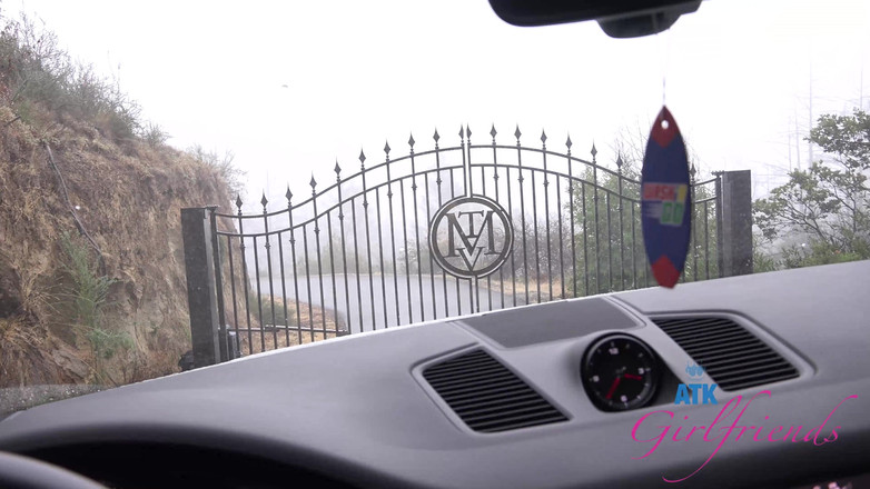 ATK Girlfriends: Anda membawa Summer keluar untuk menjelajahi untuk hari itu