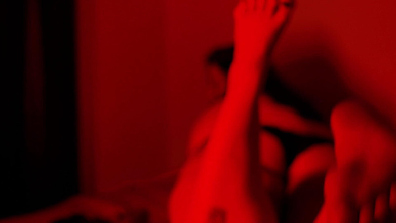 Evol Feet: Kau ditakdirkan untuk menjilat kakiku selama berjam-jam