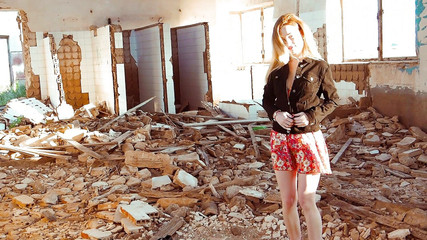 Arielortizx: Ariel ortiz azgın üvey babası için idrar yapıyor