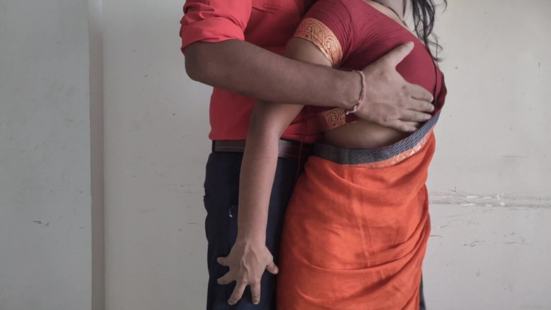 Mumbai Ashu: Desi Bhabhi was aan het werk toen haar buurman klaarkwam