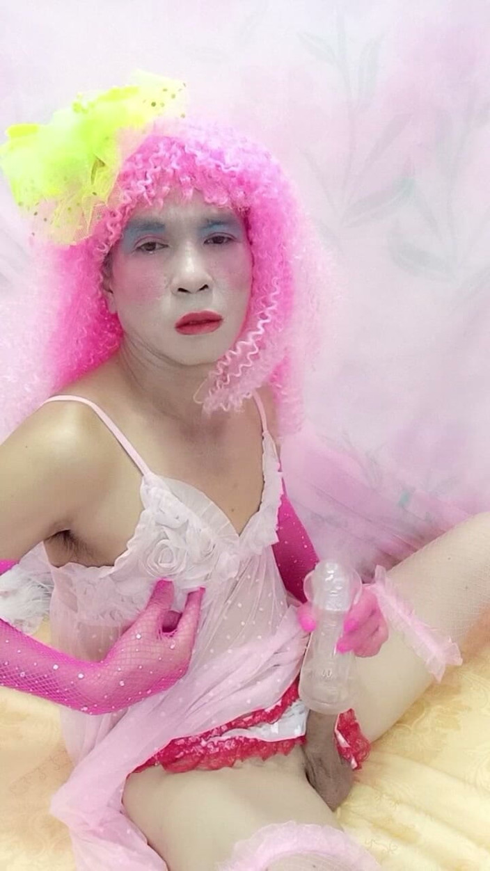 nguyen dang thien tri: Oanh Le Transgender Wearing Sexy Clothes Selfie Cups Tinh