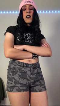 Punire la mia sporca coinquilina con il mio grosso cazzo